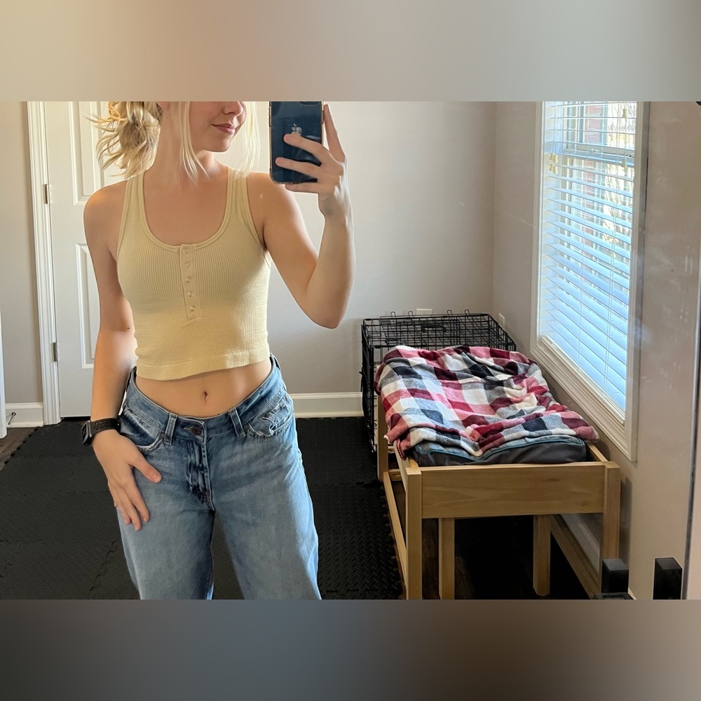 Light yellow crop tank top
